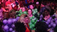 Altweiberkarneval im Zelt – Hier gibt es die Bilder Neu ist der Platz des Festzeltes, das jetzt an der Industriestraße steht. Nicht neu hingegen war die Tatsache, dass das...