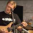 Manchmal sucht man sich. Und manchmal findet man sich auch. So ist es den fünf Musikern der Anholter Rockband “Braingate”...