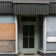 Kommunen können nun gegen Besitzer von Schrottimmobilien vorgehen Seit Jahren stehen die Häuser leer. Den Eigentümern scheint es egal zu sein, was mit ihrem Gemäuer passiert. Die Rede...