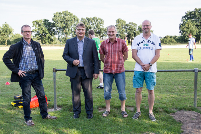 Olaf Biermann, Christoph Angenendt vom SuS Isselburg und Ludger Bonnes und Jörng Benning vom FC Heelden (von links) planten viele Monate den Start der Spielgemeinschaft