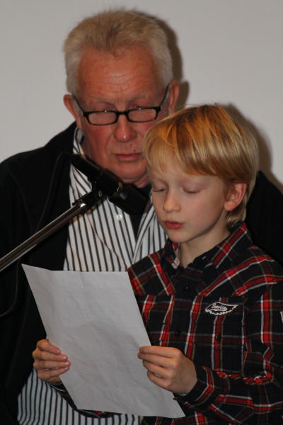 Der achtjährige Karl Westerhoff trat im Beisein vom Opa Wilhelm erstmals vor Publikum auf.