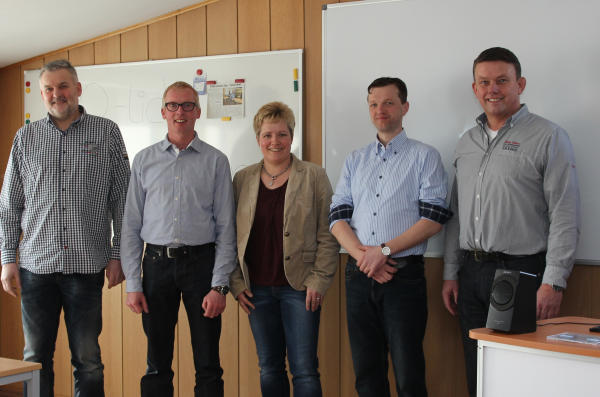 Norbert (2.v.l.) und Sandra Zey eröffneten in Werth ihre dritte Filiale