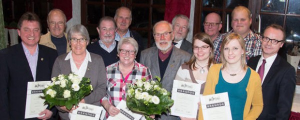 Vordere Reihe v.l.: Heinz Streuff, Gudrun Terhorst, Marie Nehring, Hans Biermann, Maren Gebbng, Sarah Theyssen. Hintere Reihe v.l.: Manfred Moldenhauer, Klaus Jansen, Clemens Terhorst, Karl Koriath, Josef Borkens, Stephan Moos, Martin Alofs