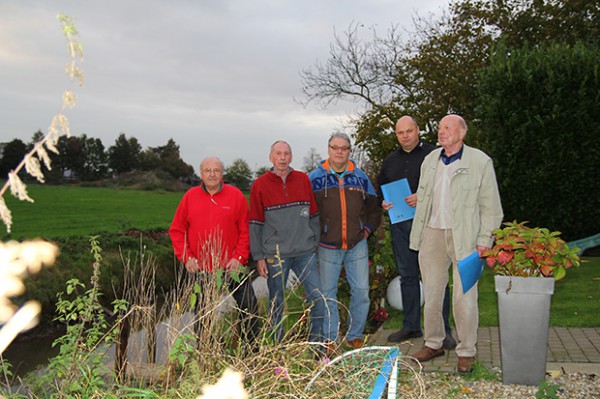 Günter Kleemann, Manfred Moldenhauer, Michael Moldenhauer, Klaus Arweiler und Peter Lang-Sandtel wehren sich gegen den angedachten Standort (Foto: Frithjof Nowakewitz)