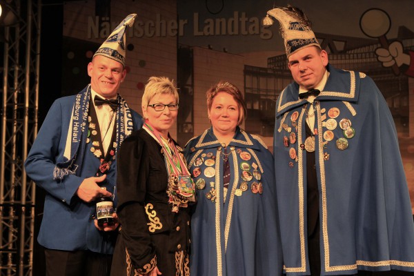 Von links: Christoph Kock, Landtagspräsidentin Carina Gödecke und das Isselburger Prinzenpaar (Foto: Landtag NRW / Schälte)