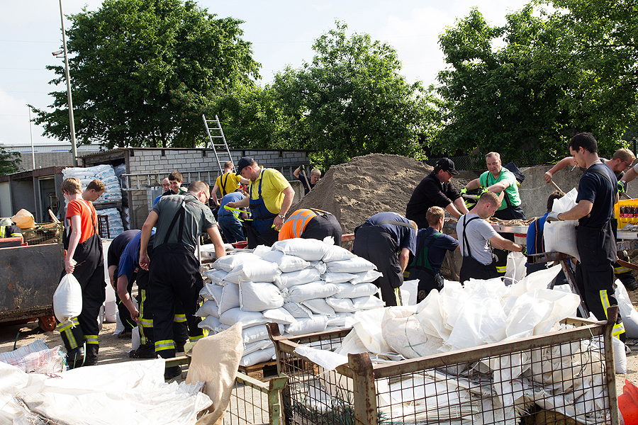 Ca. 15.000 Sandsäcke sollten am Bauhof befüllt werden.