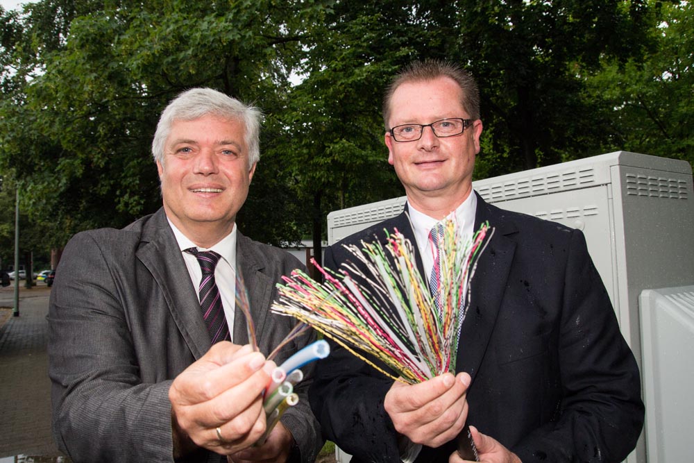 Hans-Willi Baumanns (links) und Michael Carbanje freuen sich auf den Vectoring-Ausbau (Foto: Frithjof Nowakewitz)