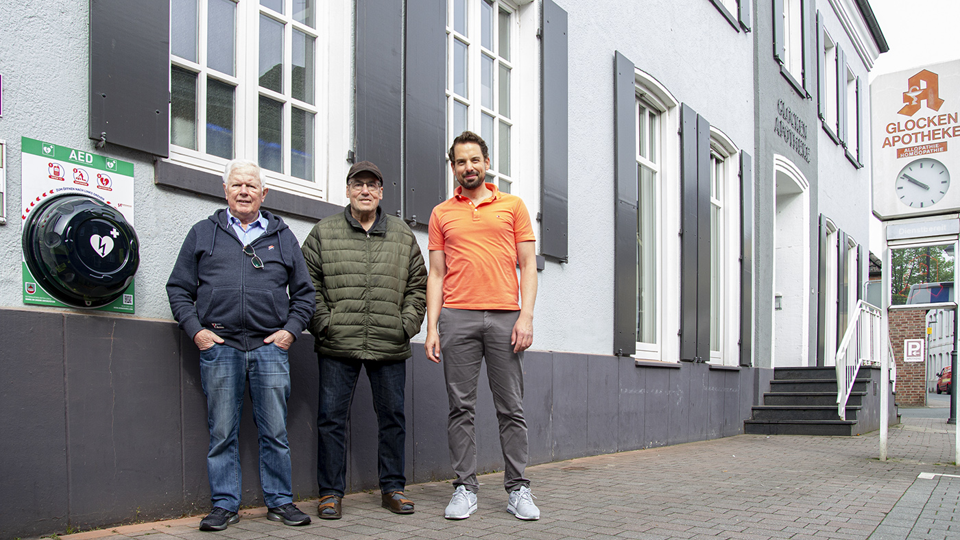 Defibrillatoren retten Leben, wenn man weiß, wo sie zur Verfügung