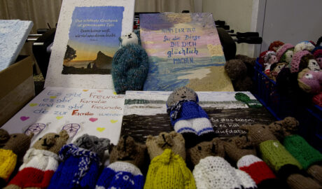 Strickmännchen und Gemälde