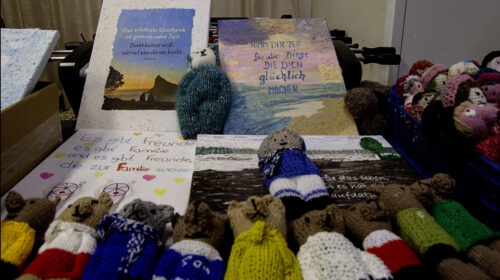 Strickmännchen und Gemälde