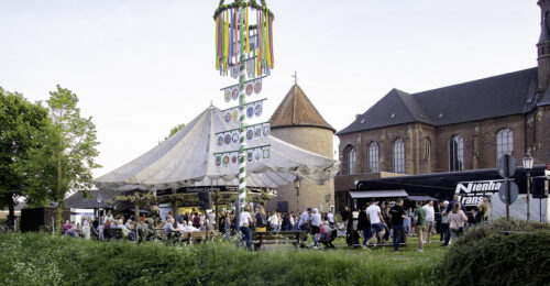 Kranz und Tanz am Isselufer