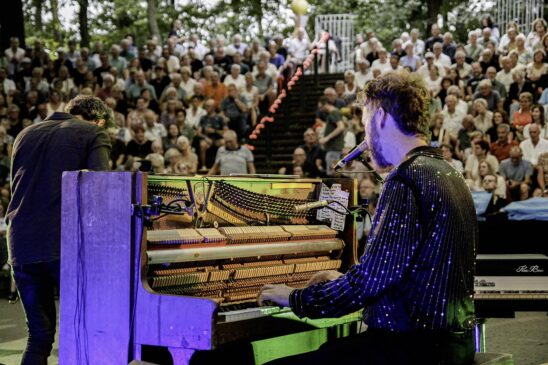 Rund 700 Besucher zeigten scih begeistert von "Queen-Unplugged" (©Frithjof Nowakewitz)