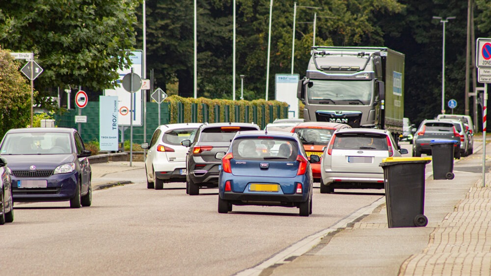 Staugefahr durch parkende Autos