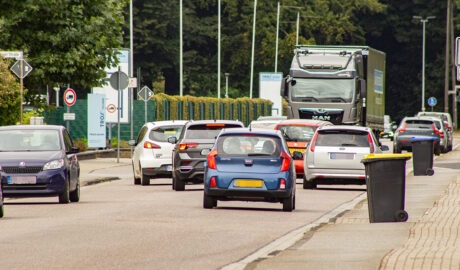 Staugefahr durch parkende Autos