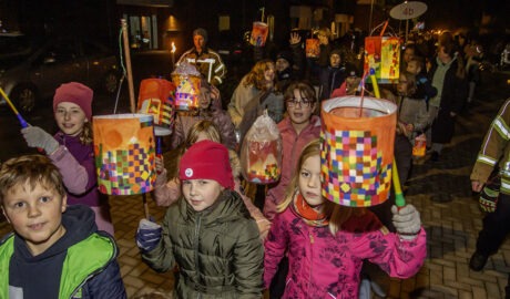 Viele Kinder nahmen 2024 am Anholter Martinszug teil (©Frithjof Nowakewitz)