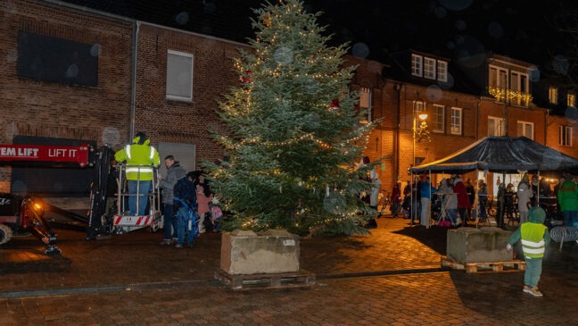 Der Weihnachtsbaum wurde geschmückt