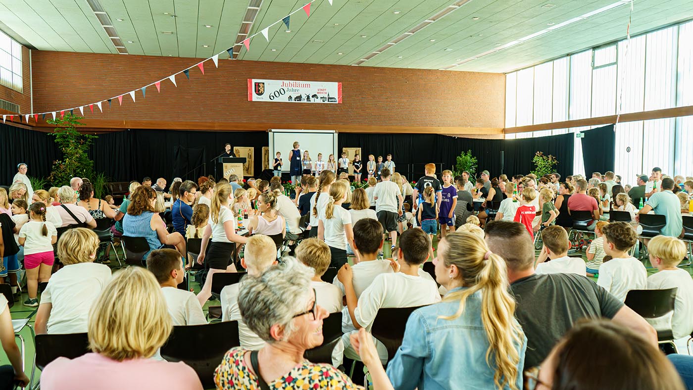 Aufführung der Grundschule